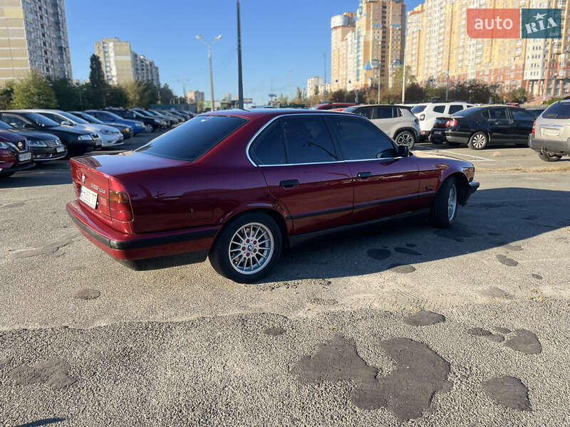Седан BMW 5 Series 1993 в Киеве