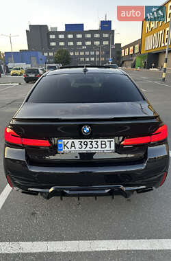 Седан BMW 5 Series 2023 в 