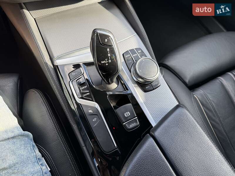 Седан BMW 5 Series 2017 в Львові