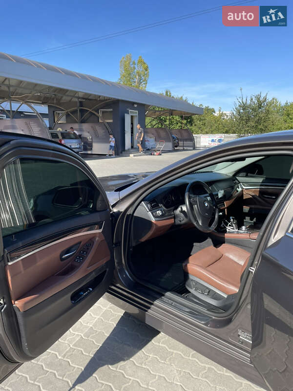 Седан BMW 5 Series 2010 в Львові