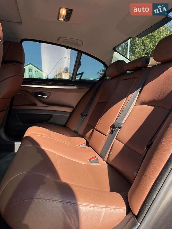 Седан BMW 5 Series 2010 в Львові