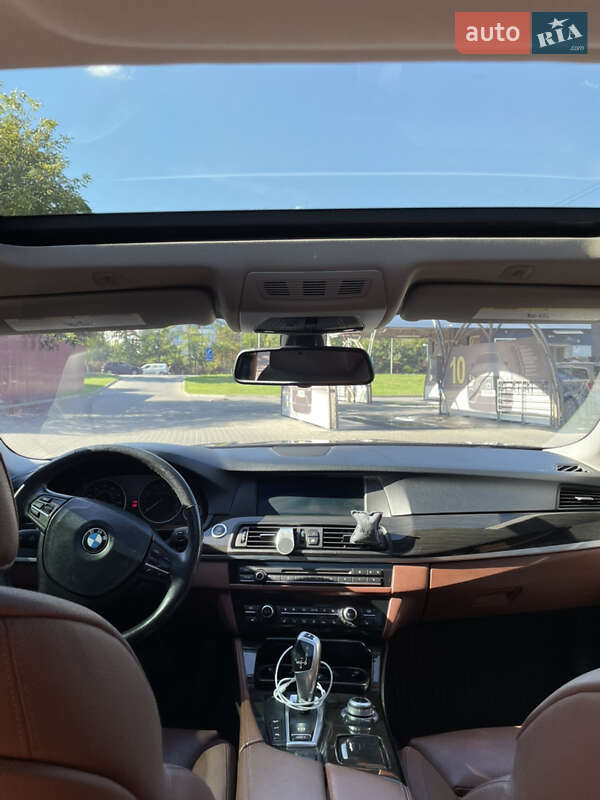 Седан BMW 5 Series 2010 в Львові