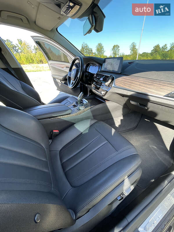 Седан BMW 5 Series 2017 в Хмельницком