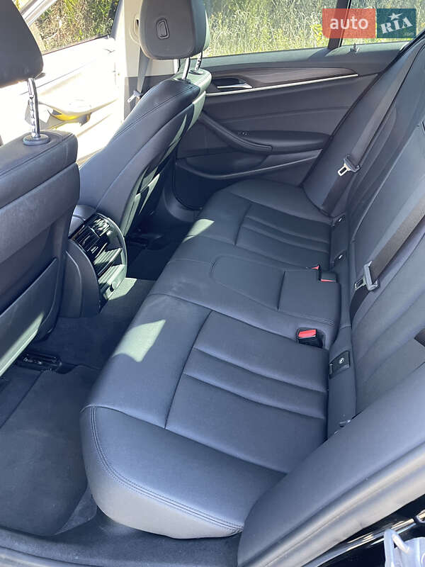 Седан BMW 5 Series 2017 в Хмельницком