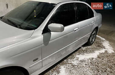 Седан BMW 5 Series 2000 в Деражне