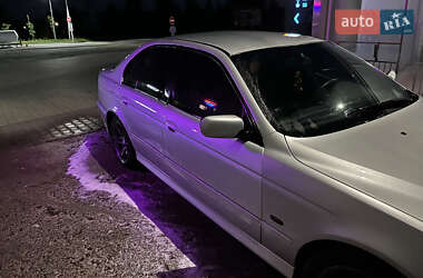 Седан BMW 5 Series 2000 в Деражне