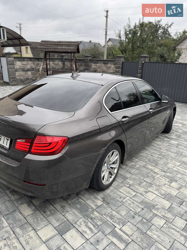 Седан BMW 5 Series 2011 в Вараше фото 4 Седан BMW 5 Series 2011 в Вараше