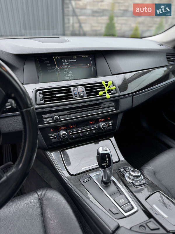 Седан BMW 5 Series 2011 в Вараше фото 9 Седан BMW 5 Series 2011 в Вараше