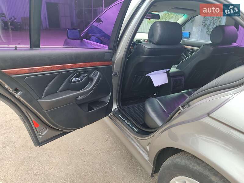 Седан BMW 5 Series 2001 в Дніпрі