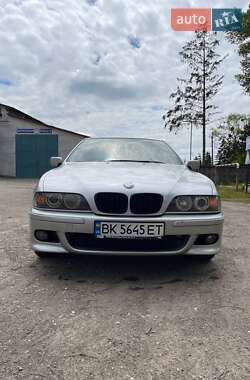 Седан BMW 5 Series 2003 в Березному