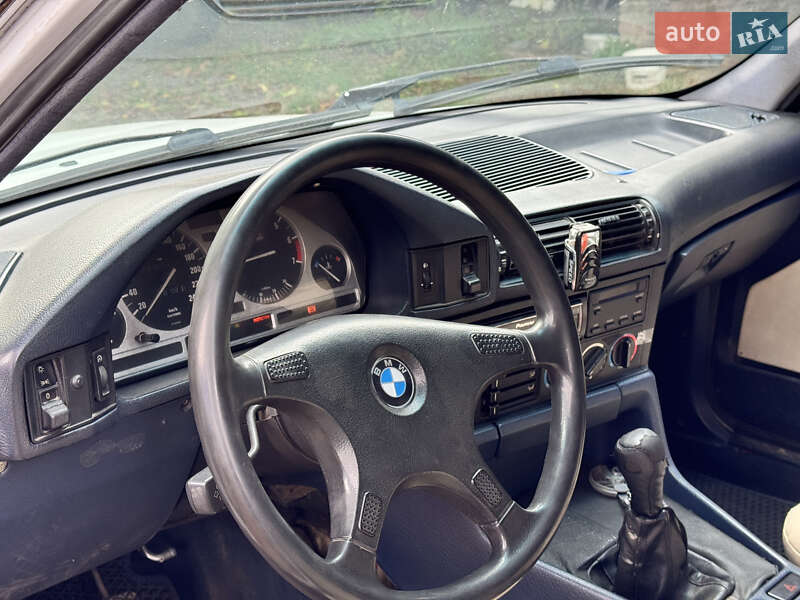 Седан BMW 5 Series 1991 в Киеве
