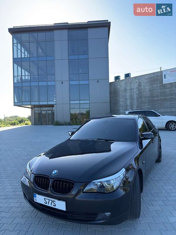 Седан BMW 5 Series 2007 в Глибокій фото Седан BMW 5 Series 2007 в Глибокій