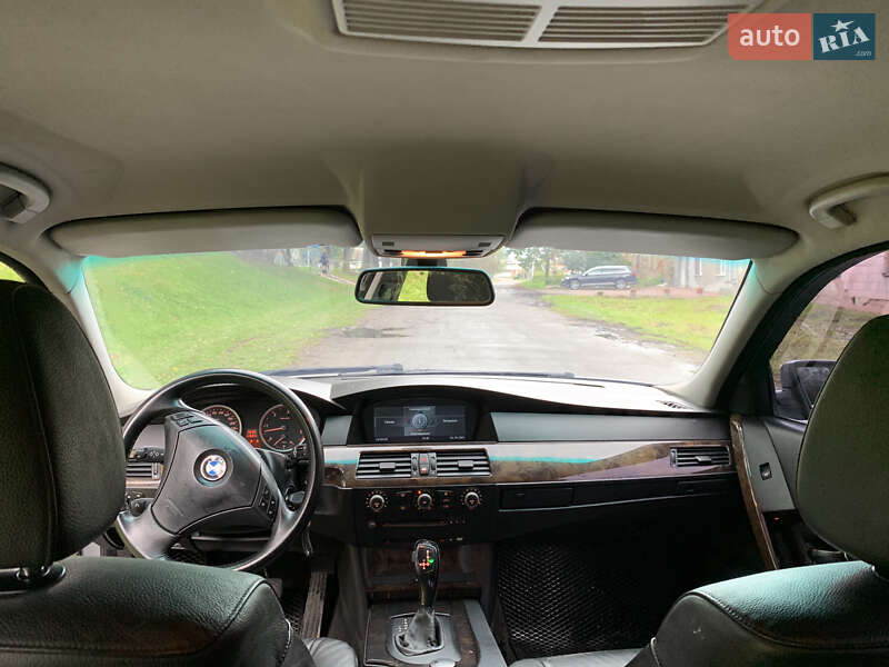 Седан BMW 5 Series 2005 в Корце