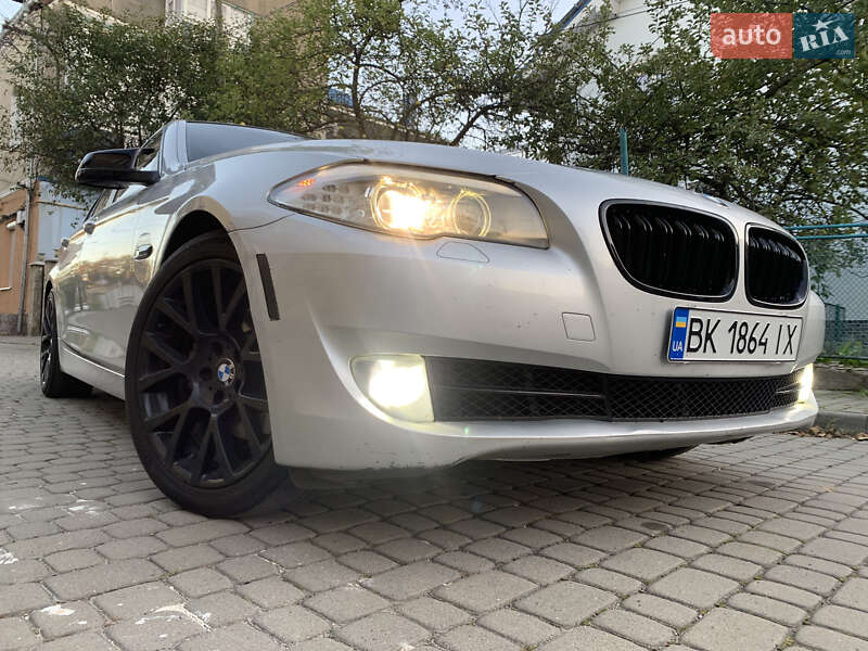 Седан BMW 5 Series 2013 в Надворной