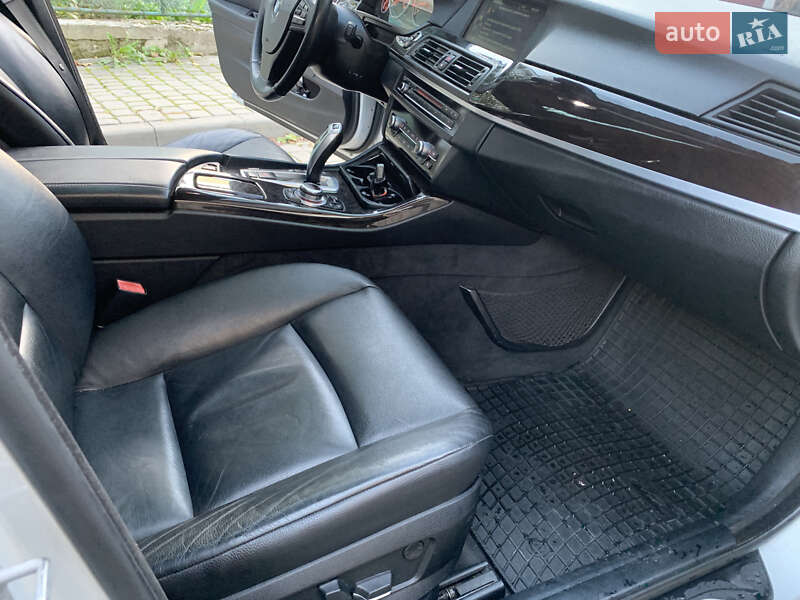 Седан BMW 5 Series 2013 в Надворной