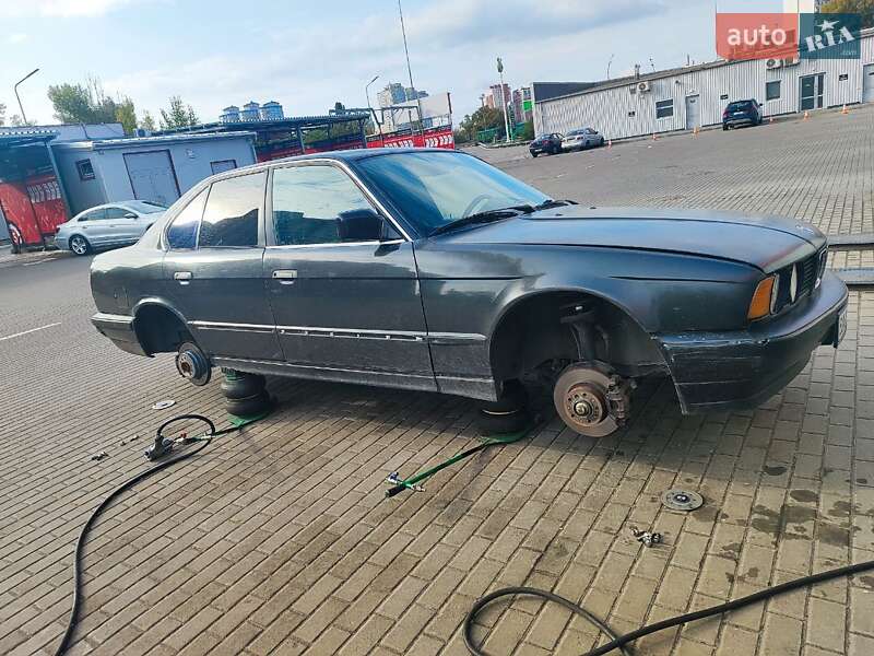 Седан BMW 5 Series 1993 в Кропивницькому