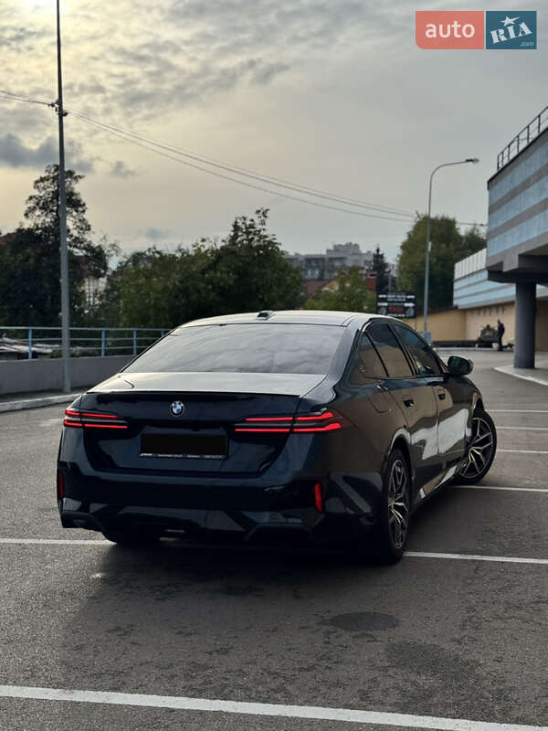 Седан BMW 5 Series 2023 в Киеве