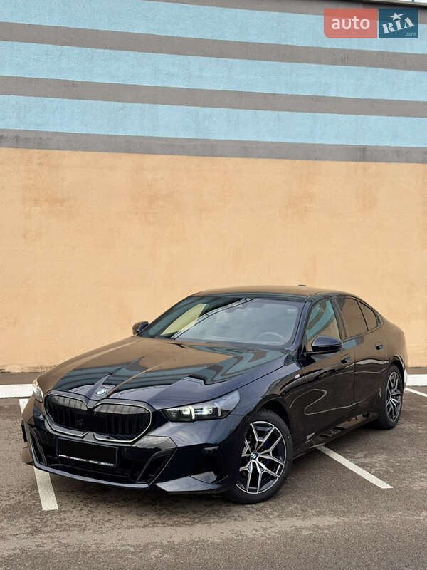 Седан BMW 5 Series 2023 в Киеве