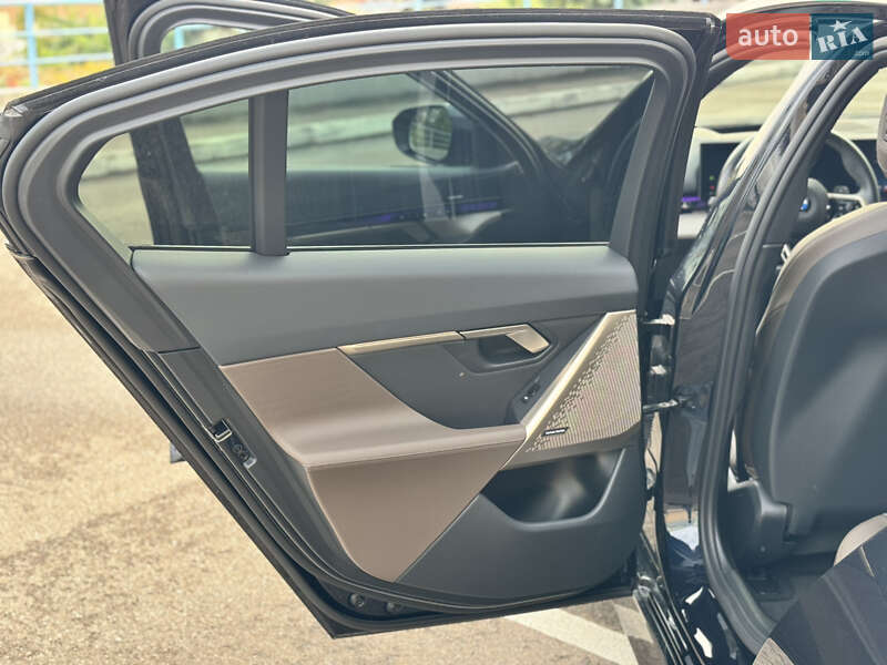 Седан BMW 5 Series 2023 в Киеве