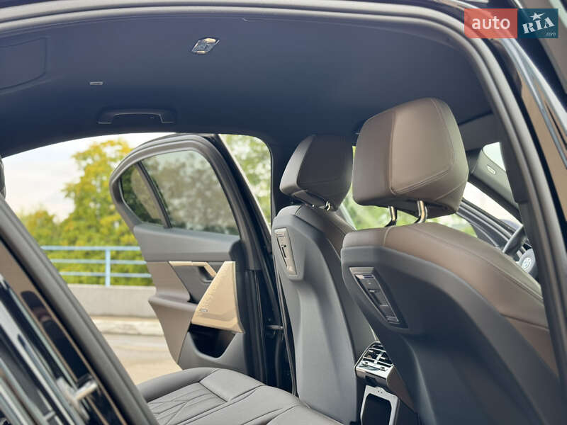 Седан BMW 5 Series 2023 в Киеве