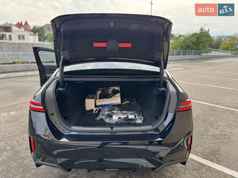 Седан BMW 5 Series 2023 в Киеве