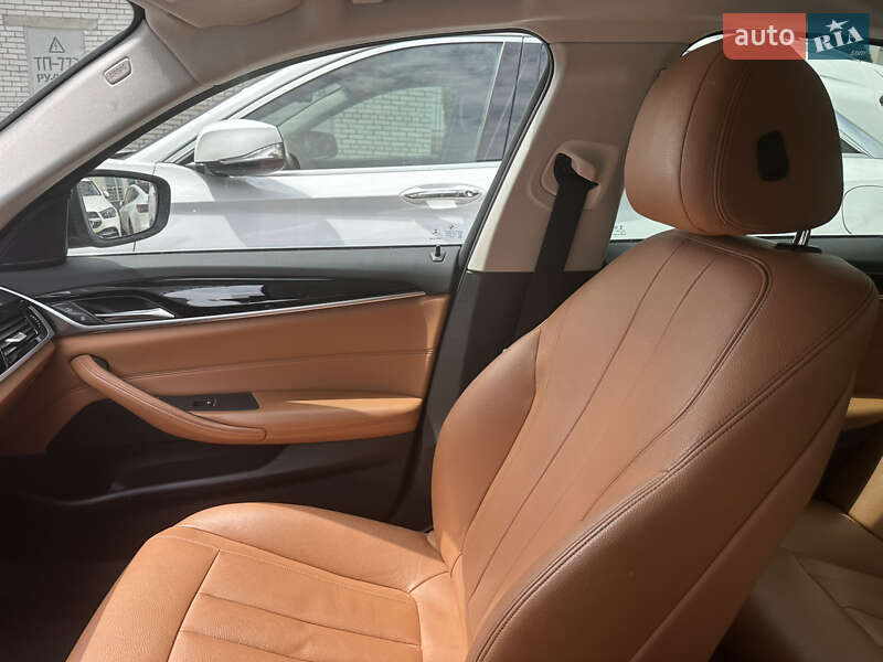 Седан BMW 5 Series 2017 в Хмельницком