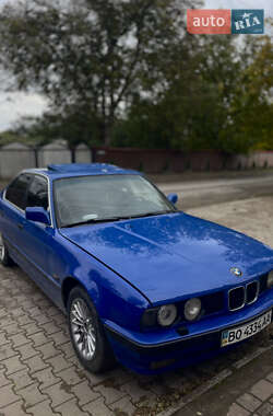 Седан BMW 5 Series 1990 в Чернівцях