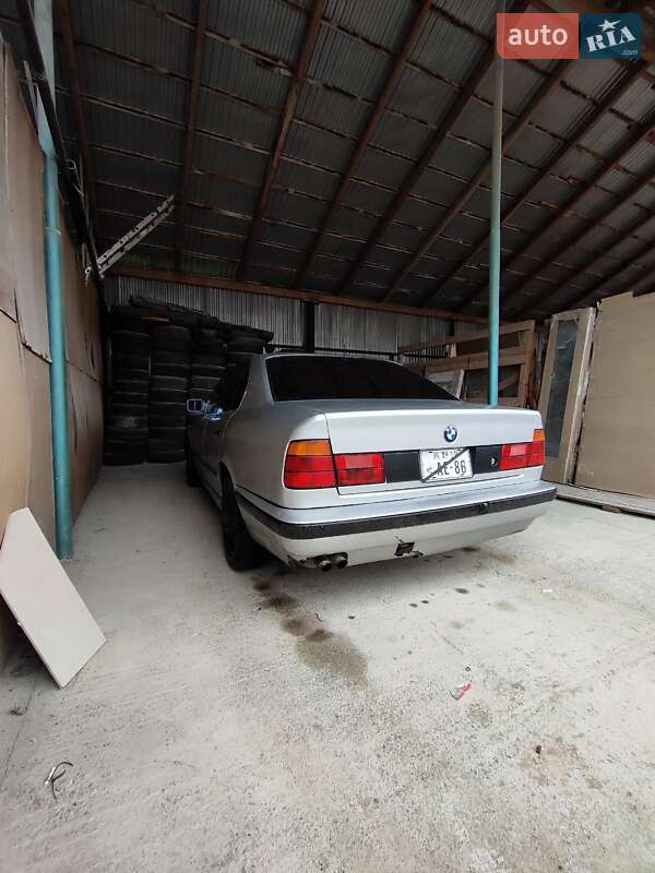 Седан BMW 5 Series 1991 в Тячеве