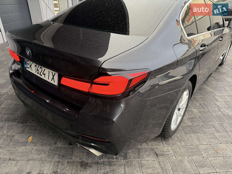Седан BMW 5 Series 2017 в Ровно