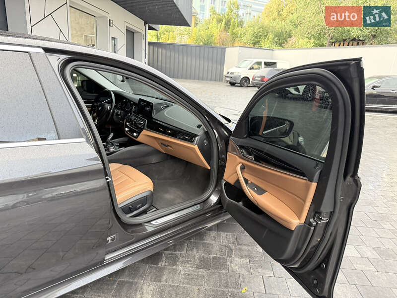 Седан BMW 5 Series 2017 в Ровно