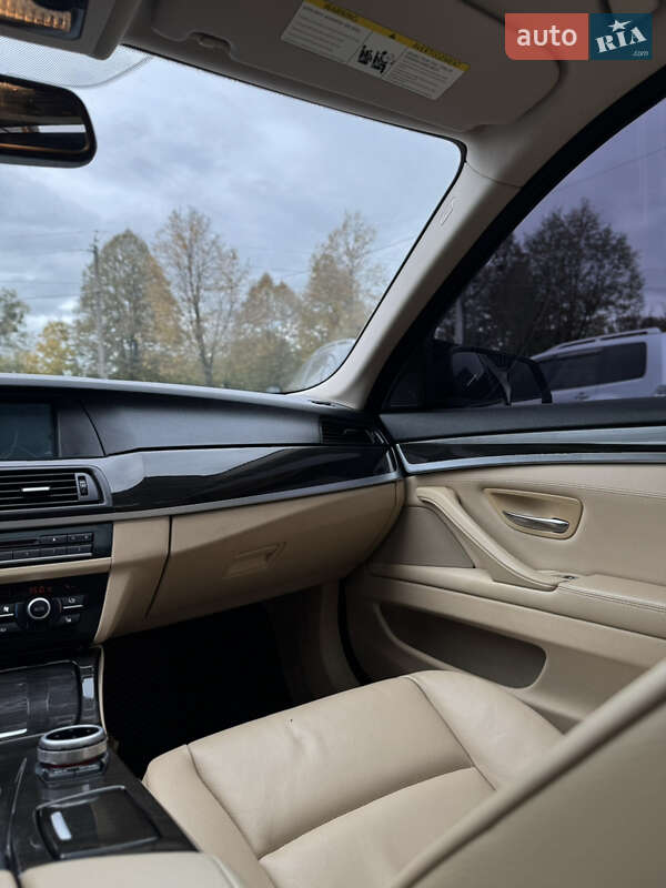 Седан BMW 5 Series 2012 в Черновцах