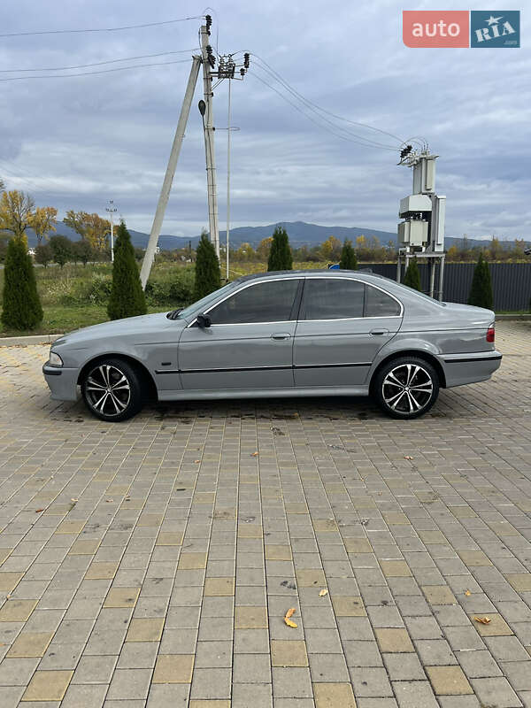 Седан BMW 5 Series 2000 в Иршаве