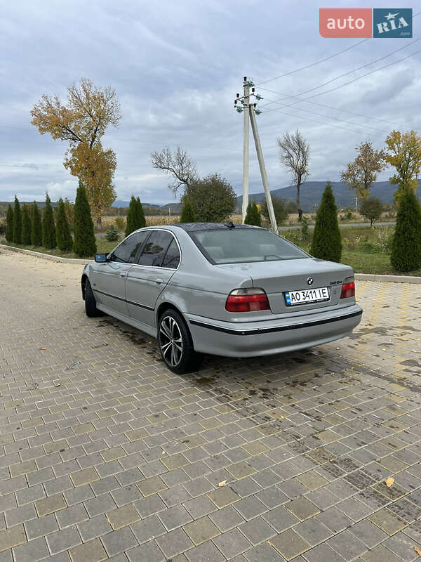 Седан BMW 5 Series 2000 в Иршаве