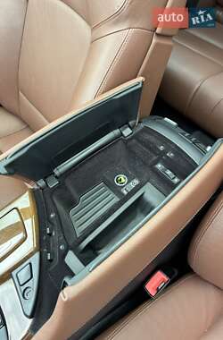 Седан BMW 5 Series 2012 в 