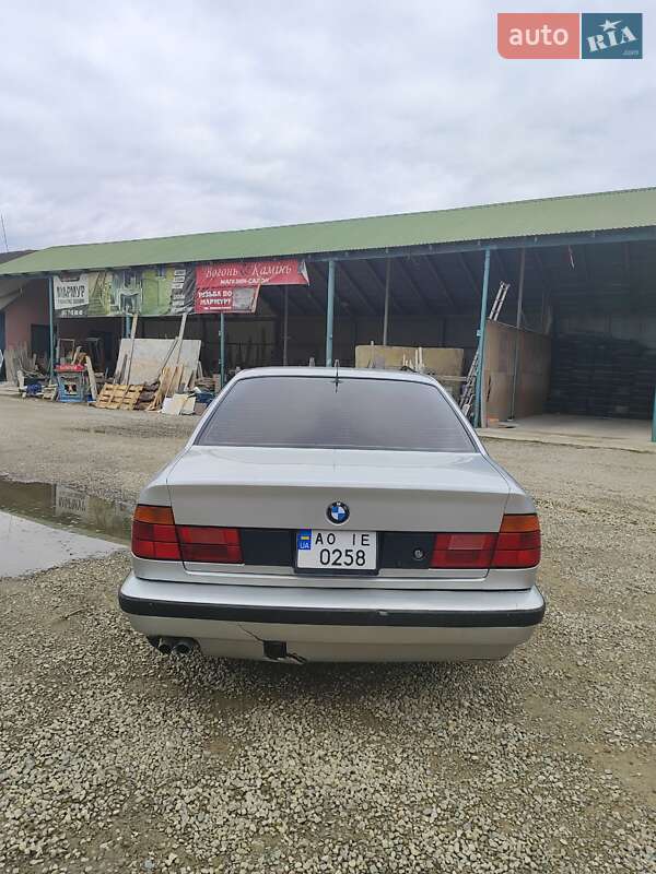 Седан BMW 5 Series 1991 в Тячеве