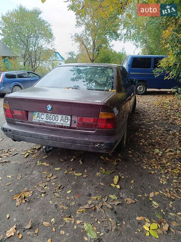 Седан BMW 5 Series 1989 в Голобах