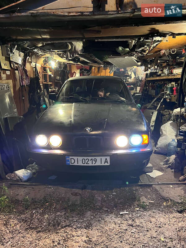 Седан BMW 5 Series 1988 в Дніпрі