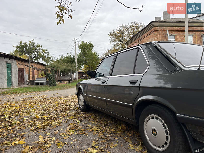Седан BMW 5 Series 1986 в Знаменке