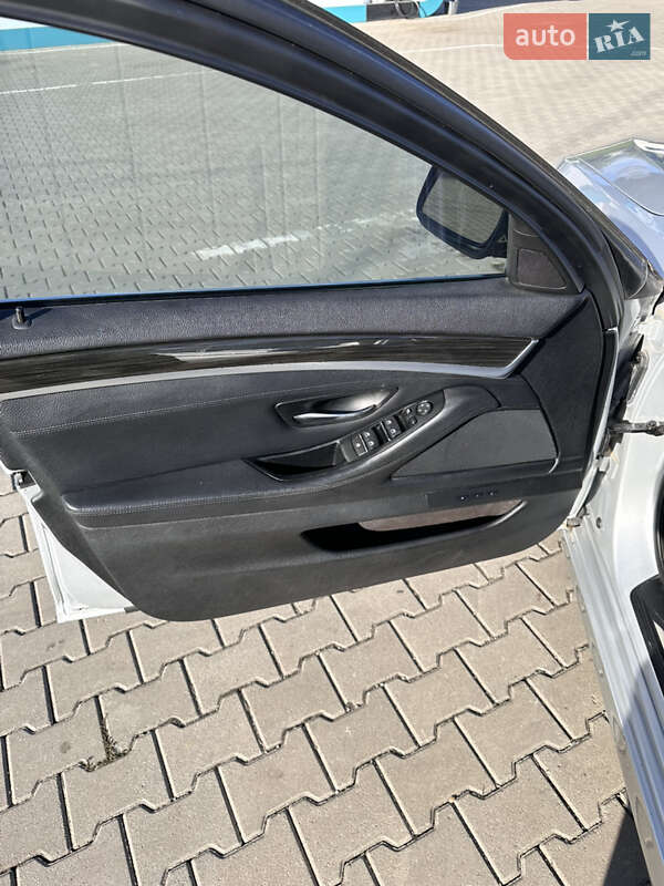Седан BMW 5 Series 2013 в Чернівцях