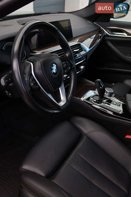 Седан BMW 5 Series 2018 в Черновцах