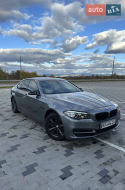 Седан BMW 5 Series 2015 в Хусте