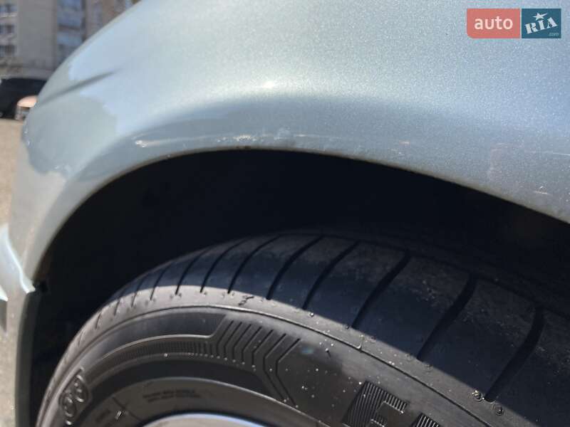 Седан BMW 5 Series 2001 в Киеве