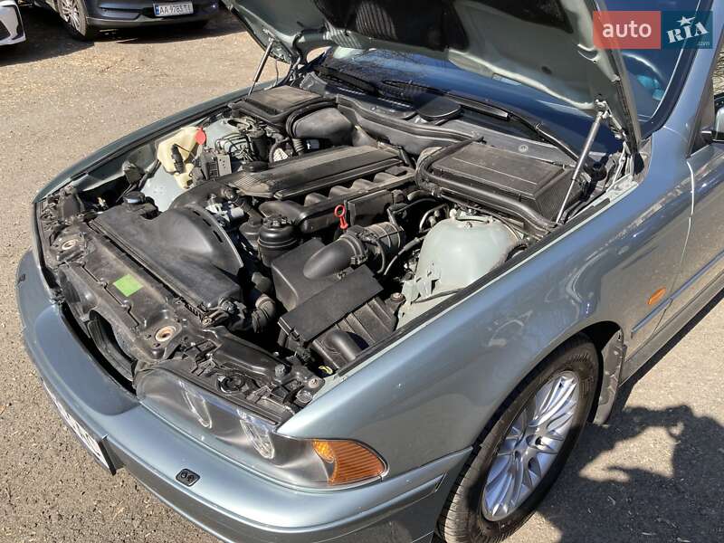 Седан BMW 5 Series 2001 в Киеве