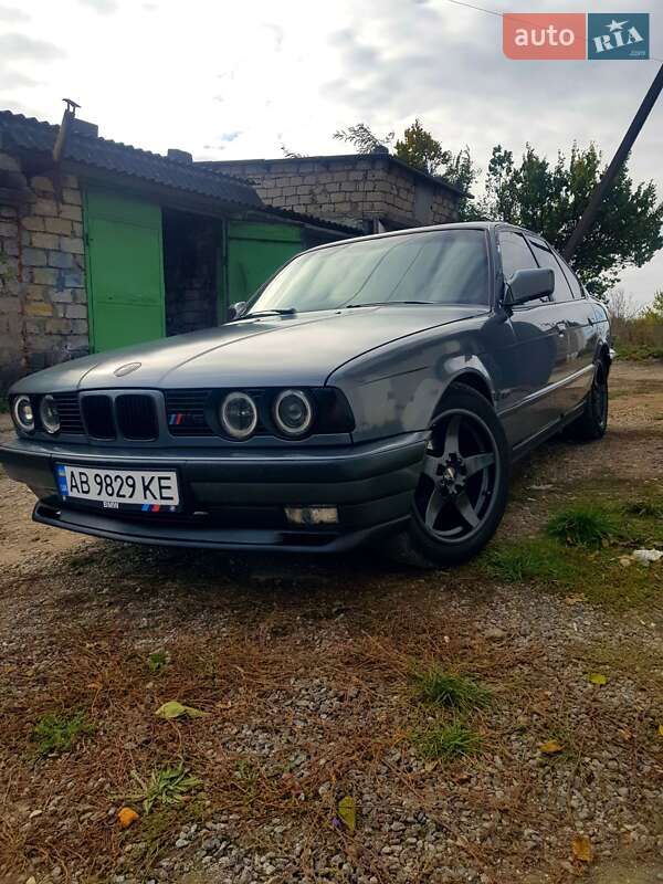 Седан BMW 5 Series 1990 в Сокирянах