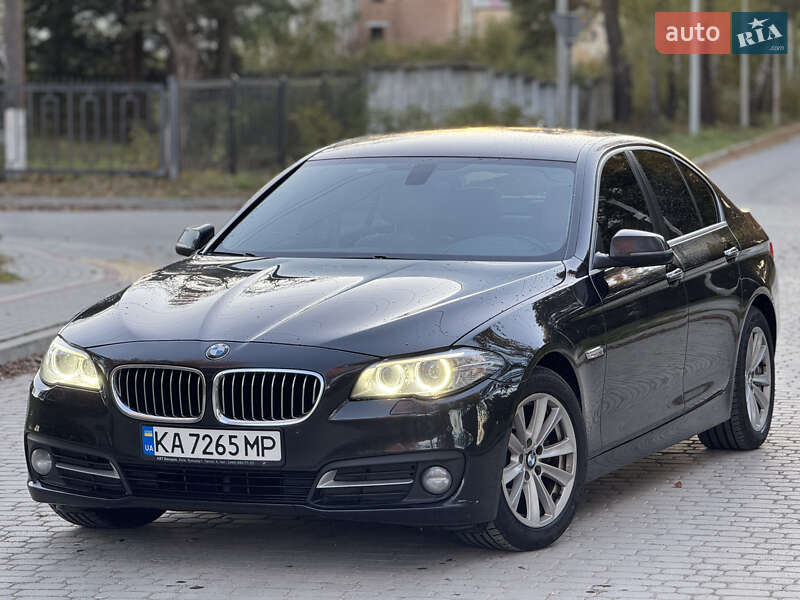 Седан BMW 5 Series 2016 в Новояворівську