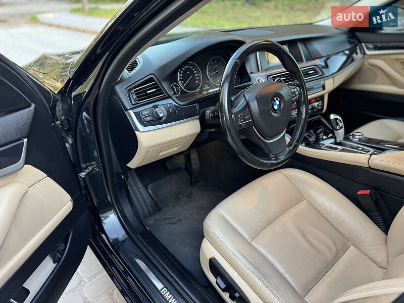 Седан BMW 5 Series 2016 в Новояворівську