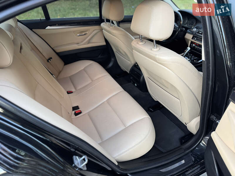 Седан BMW 5 Series 2016 в Новояворівську