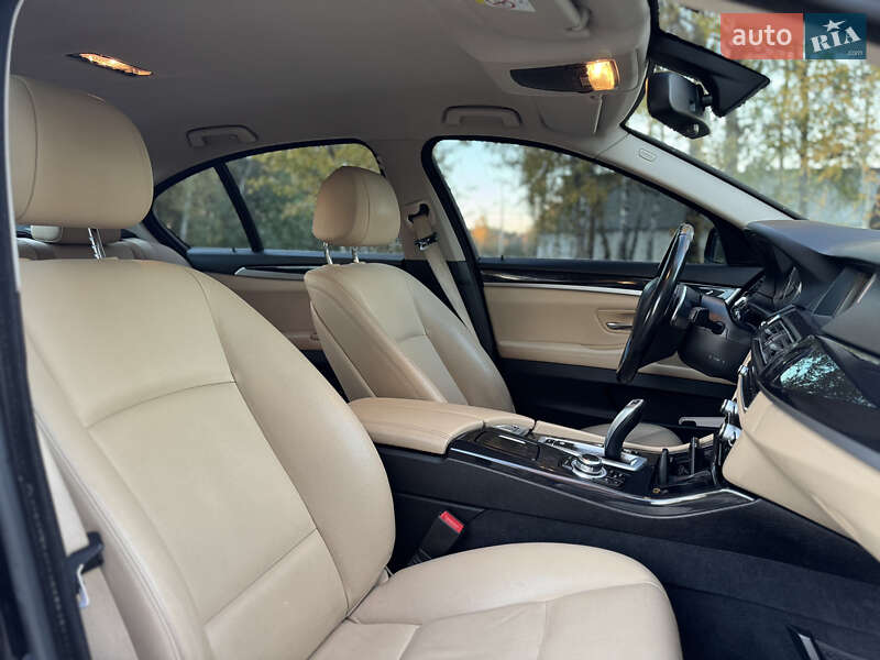 Седан BMW 5 Series 2016 в Новояворівську
