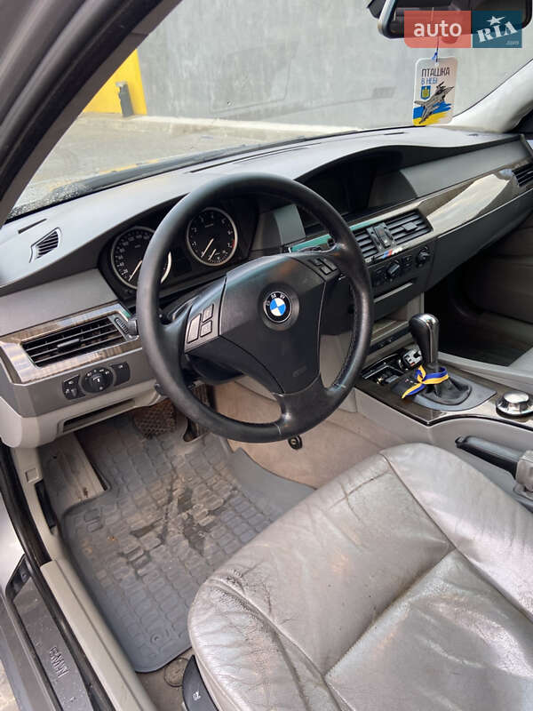 Седан BMW 5 Series 2004 в Измаиле