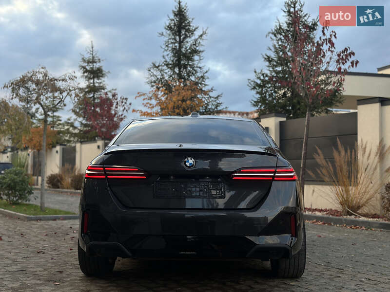 Седан BMW 5 Series 2024 в Львові